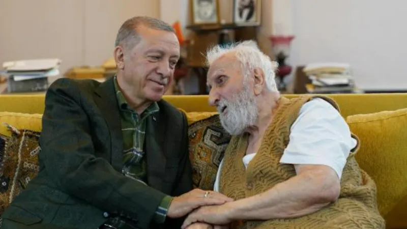 Cumhurbaşkanı Erdoğan neyzen Niyazi Sayın'ı ziyaret etti