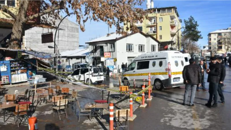 Seyyar satıcı, tüfekle zabıtalara ateş açtı: 7 yaralı