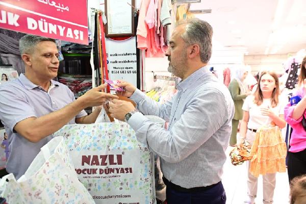 Bursa'da ihtiyaç sahibi 25 bin aileye destek çeki dağıtıldı