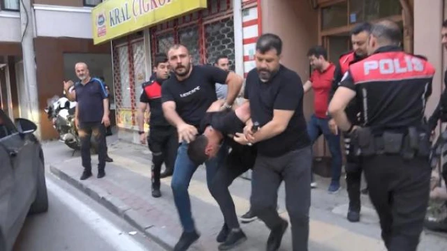 Babasına bıçakla saldıran evlatlık, biber gazıyla etkisiz hale getirildi