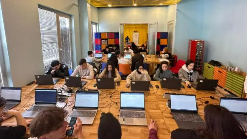 Programlama dili Python eğitimleri Akademi Beyoğlu'nda başlıyor