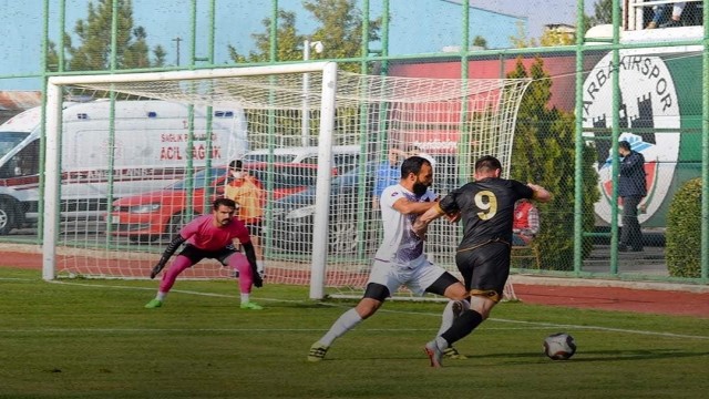 Bağlar Belediyespor liderliğe yükseldi