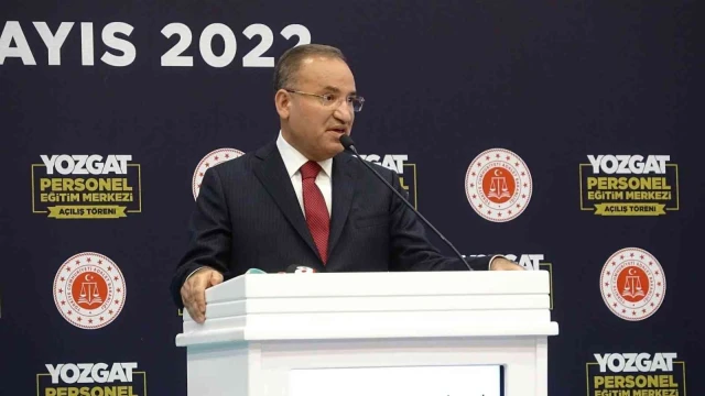 Bakan Bozdağ: “Hakim ve savcılarımız kimsenin şamar oğlanı değildir”