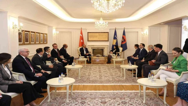 Bakan Çavuşoğlu, Kosova Cumhurbaşkanı Osmani ile görüştü