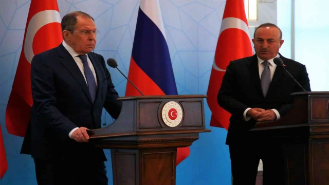 Bakan Çavuşoğlu: “Teröristlerin bu bölgeden temizlenmesi konunda hem ABD’nin hem Rusya’nın taahhütleri var”