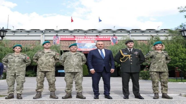 Bakan Mevlüt  Çavuşoğlu, Kosova Türk Temsil Heyeti Başkanlığı’nı ziyaret etti