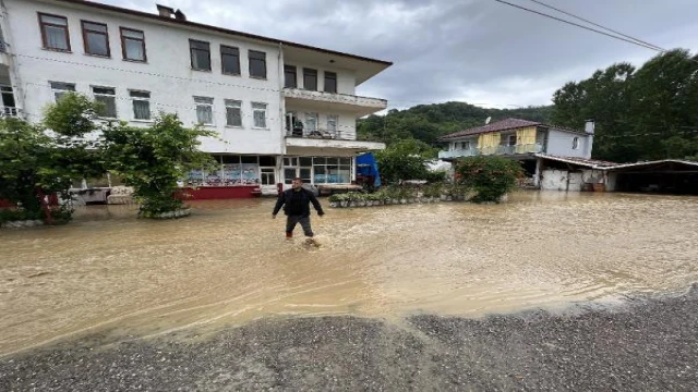 Bartın’da dereler taştı, 6 ev için tahliye kararı verildi