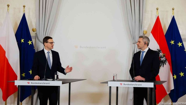 Başbakan Morawiecki: ”Savaşın oksijenini kesmemiz gerekiyor.”