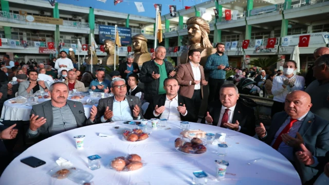 Başkan Böcek Serik’te STK, muhtar ve vatandaşlarla buluşup iftar yaptı