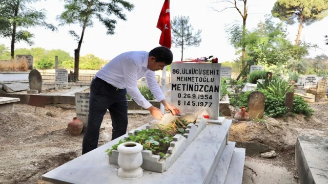Başkan Özcan ’Ülkücü Şehitleri Anma Günü’ dolayısıyla kabir ziyareti gerçekleştirdi