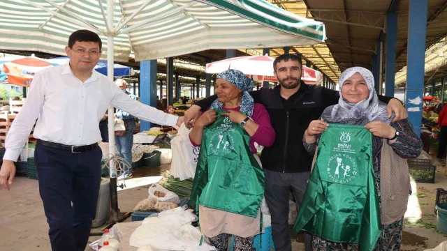 Başkan Özcan’dan annelere anlamlı hediye