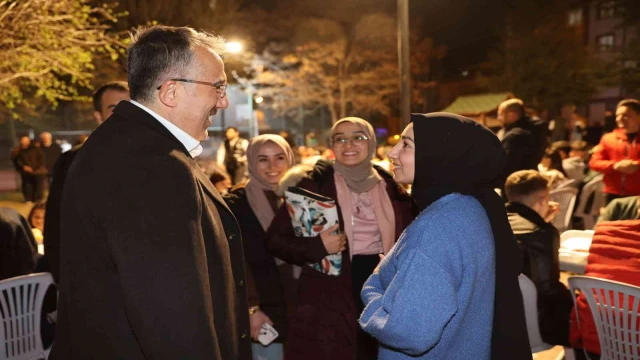 Başkan Savran gençlerle sahurda  buluştu