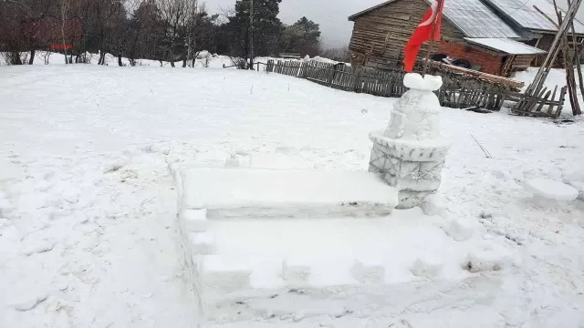 Battal Gazi’nin hikayesinden etkilendiler, kardan Kız Kulesi yaptılar