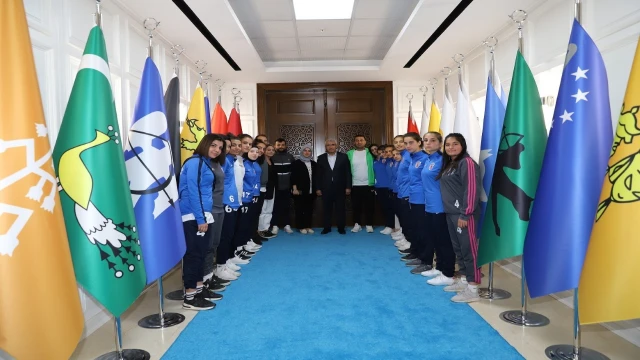 Bayan futbolculardan Başkan Güder’e 2.Lig sözü