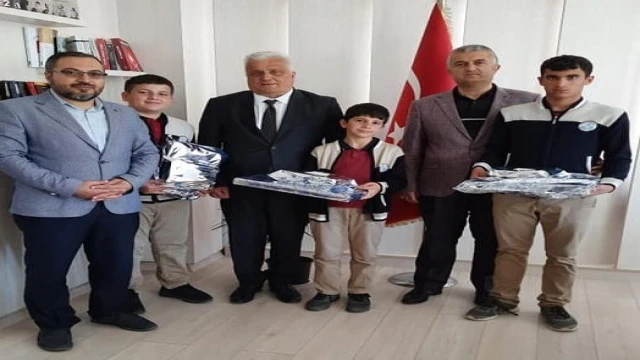 Bayburt’ta yarışmalarda derece elde eden öğrenciler ödüllendirildi