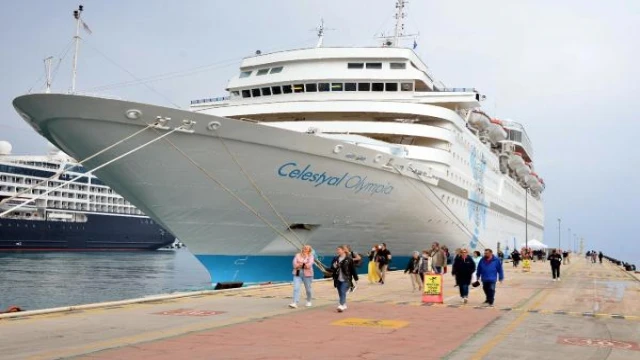 Bayramın ilk 2 günü Kuşadası’na denizden 4 bin 709 turist geldi