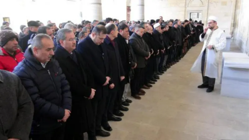 Depremde ölen Gülen öğretmen için, gıyabi cenaze namazı