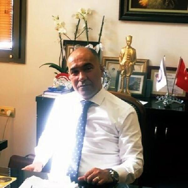 İzmir'de çete lideri bağlantılı nüfus müdürlüğü operasyonuna 5 tutuklama