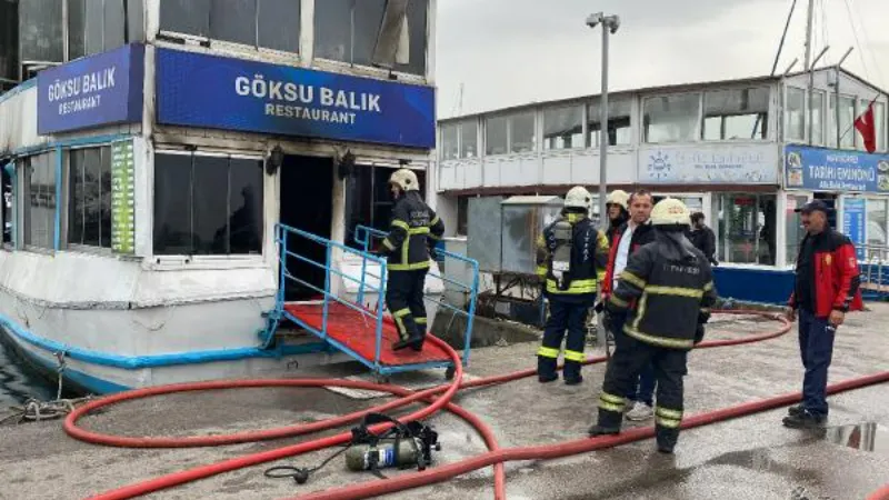 İzmit'te balık restoranı olarak kullanılan tekne yandı