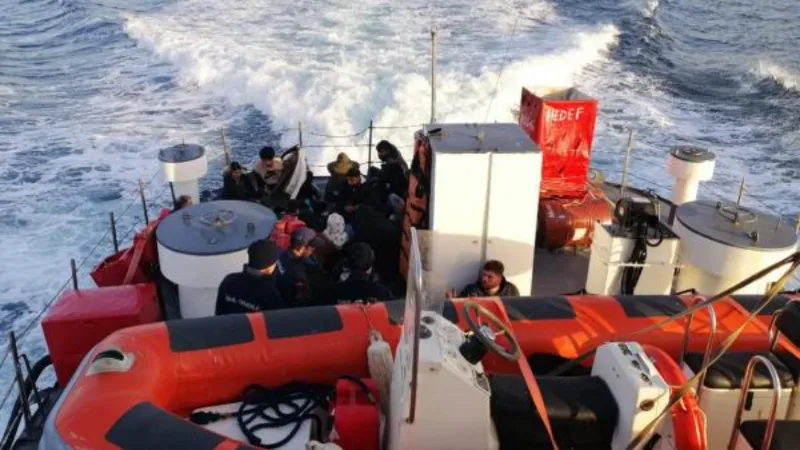 Çanakkale’de yelkenli teknede 34 kaçak göçmen ve organizatör yakalandı