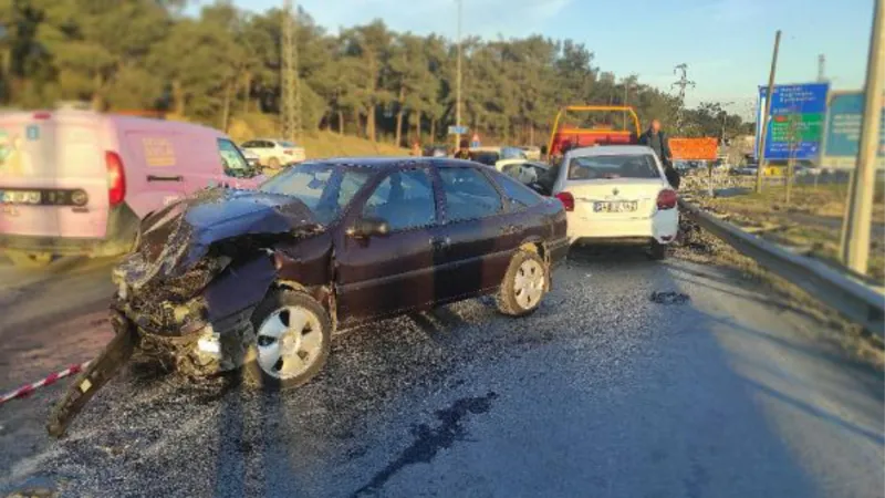 Eyüpsultan'ta iki otomobil kafa kafaya çarpıştı: 2 yaralı