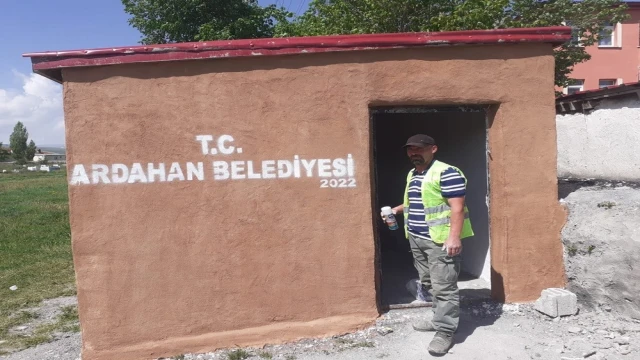 Belediye’den mahalle mezarlığına malzeme deposu