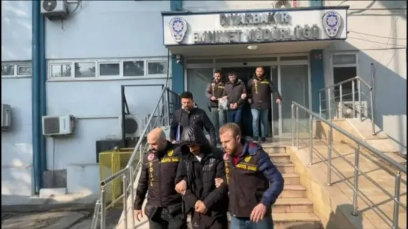 Lüks villalara giren hırsızlar, geceyi geçirip yemek yemişler; 5 gözaltı