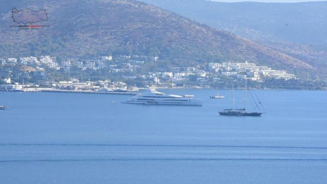 Bill Gates'in yatı Bodrum Kalesi açıklarına demirledi