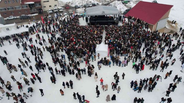 Bingöl’de binlerce vatandaş kayak festivaline akın etti
