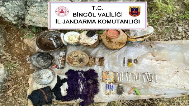 Bingöl’de teröristlerin 2 sığınağı imha edildi