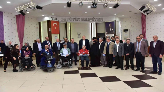 Bozüyük’te engelli gençlere asker kınası yakıldı