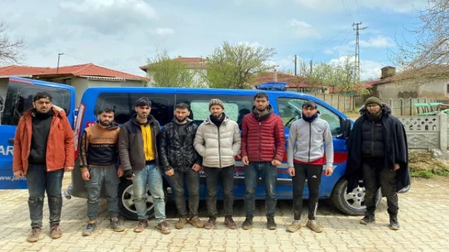 Bulgar polisi 13 kaçak göçmeni darbedip, Türkiye’ye itti iddiası
