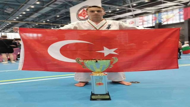 Bulgaristan’da düzenlenen Kyokushin Avrupa Karate Şampiyonası’nda Avrupa 2’incisi oldu