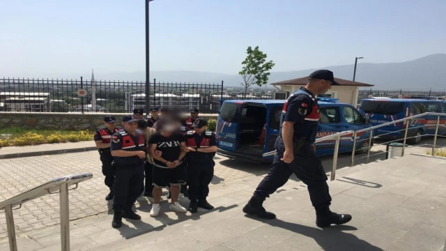 Bursa’da bakır kablo yakan 4 şüpheli suçüstü yakalandı