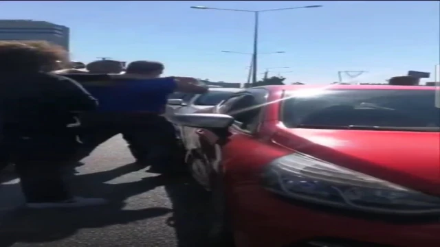 Bursa’da trafikte ’sinyal verme’ kavgası kameralarda
