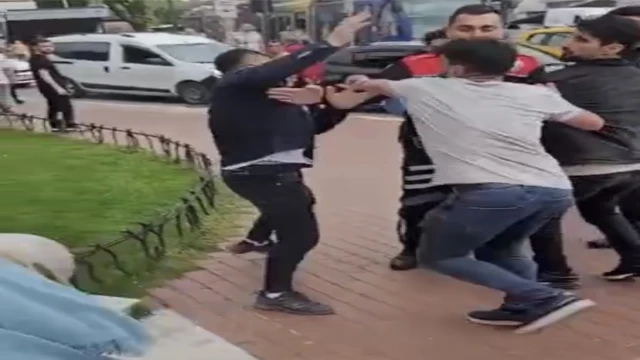 Bursa’da “yan baktın” kavgası