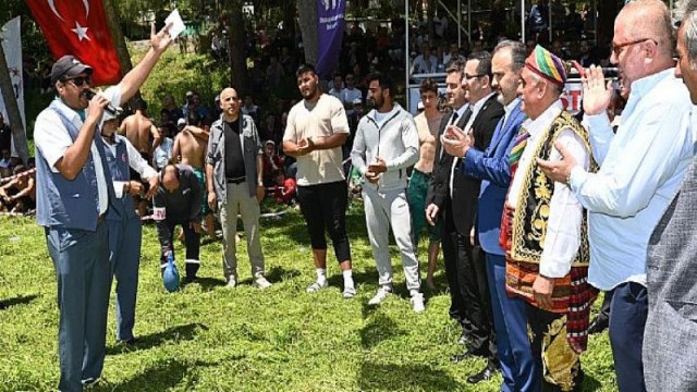 Bursa’nın Kırkpınarı 346. Kabulbaba güreşlerinde büyük heyecan
