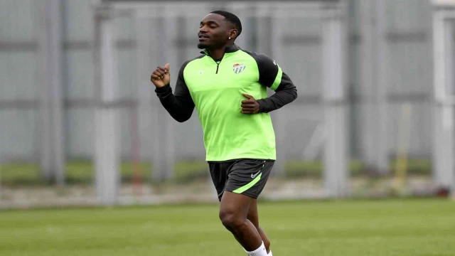 Bursaspor’da kadro dışı kalan Bifouma’dan açıklama geldi