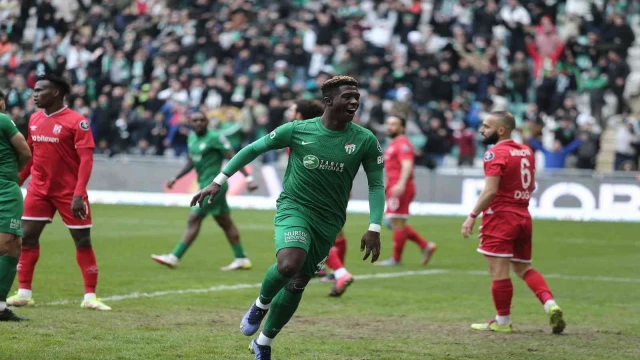 Bursaspor’un Portekizli futbolcusu Joao Pedro takıma veda etti