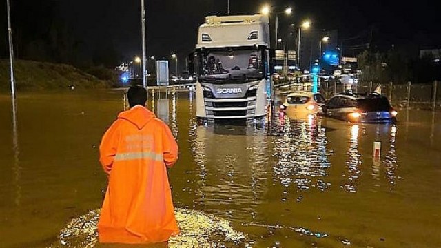 Büyükşehir geceyi teyakkuzda geçirdi