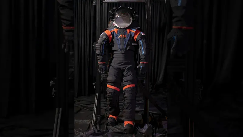 NASA yeni ‘uzay kıyafetini’ tanıttı