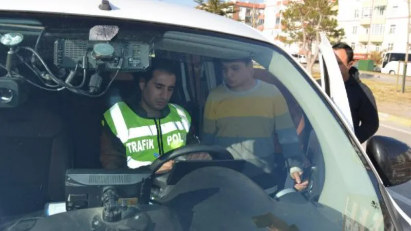 Polise yakalanan 12 yaşındaki sürücü: Ağabey kaç para ceza yedim
