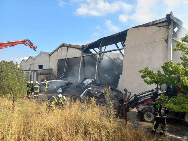 Kayseri'de keçe fabrikası yangını, 3 saatte söndürüldü