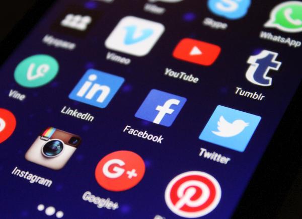 Rapor: İnsanlar ortalama 2 saat 27 dakika sosyal medyada vakit geçiriyor