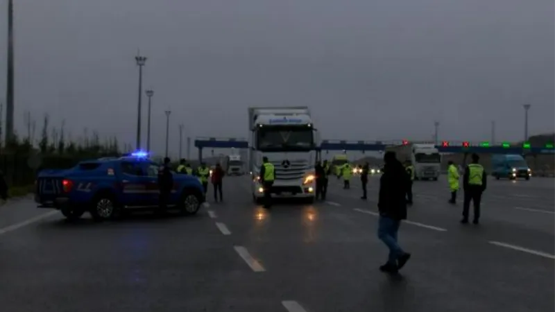 Arnavutköy'de jandarmadan kış lastiği denetimi