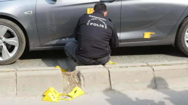 Üsküdar'da trafik ışıklarında otomobile silahlı saldırı