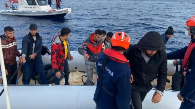 Kuşadası açıklarında 75 kaçak göçmen kurtarıldı
