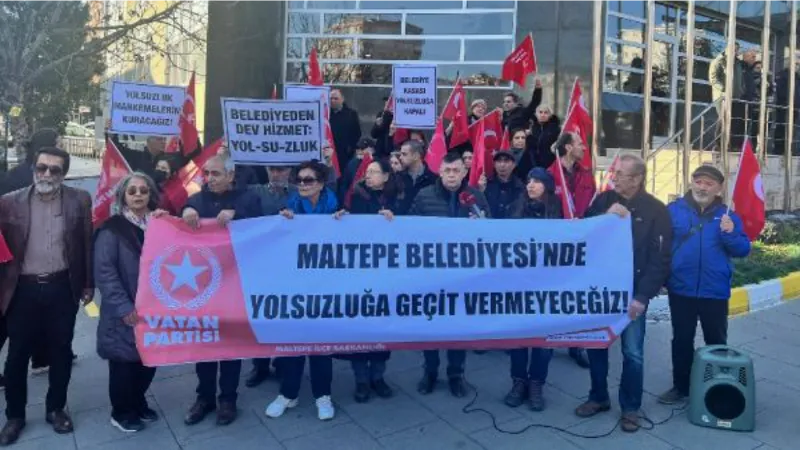 Maltepe Belediye önünde "ayakkabı" protestosu