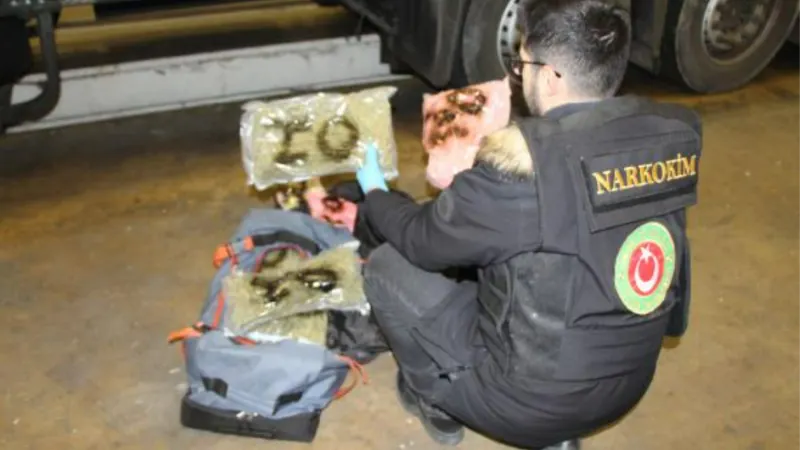 Kapıkule'ye gelen TIR'da 30 kilo uyuşturucu ele geçirildi