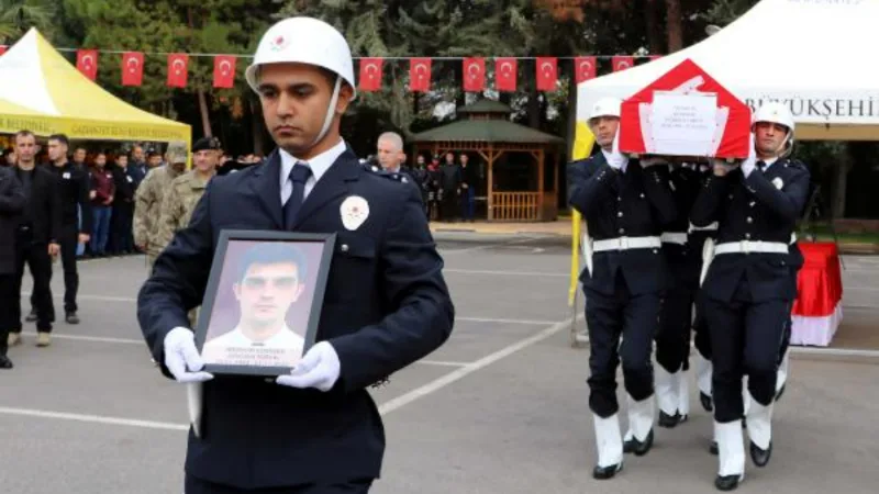 Kalp krizinden yaşamını yitiren komiserin cenazesi memleketine uğurlandı